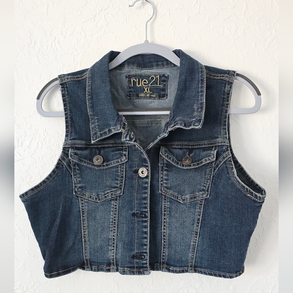Rue 21 jean vest size XL like new
